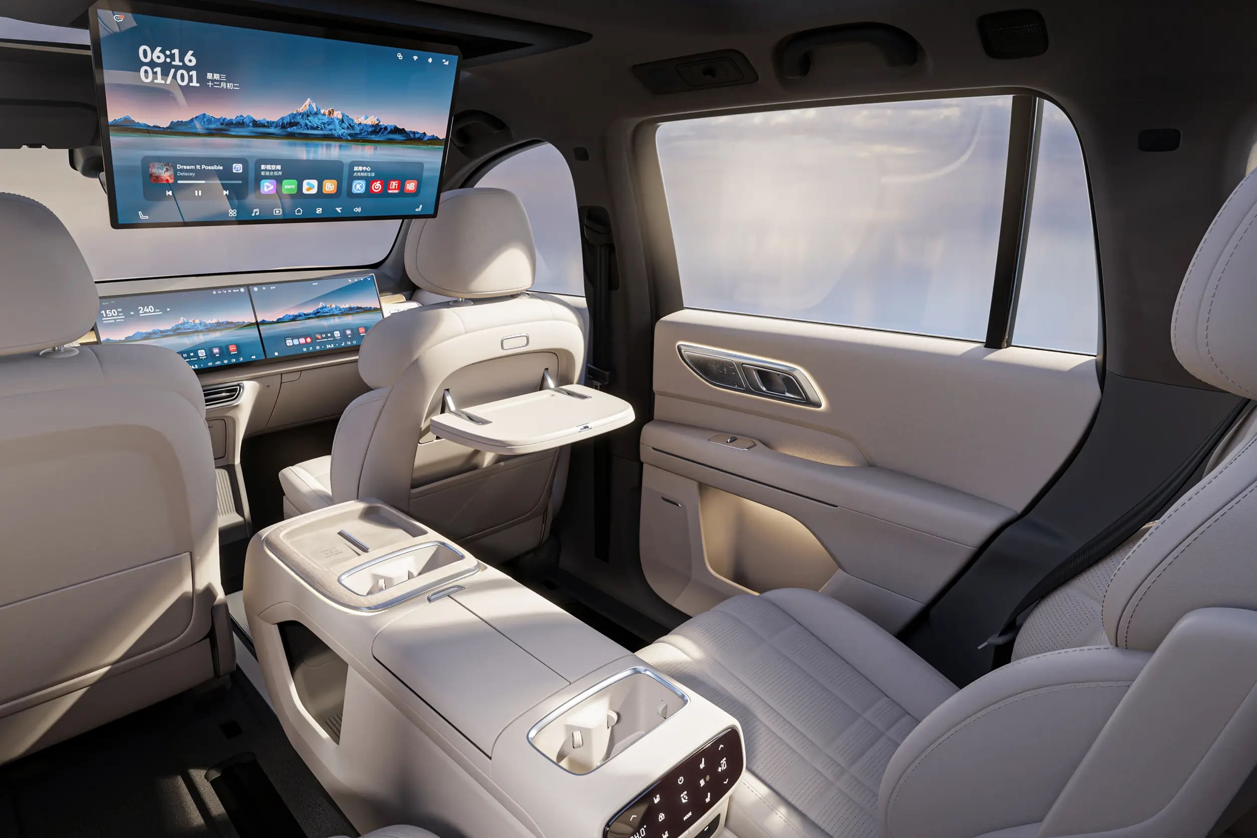 Маленький столик другого ряду